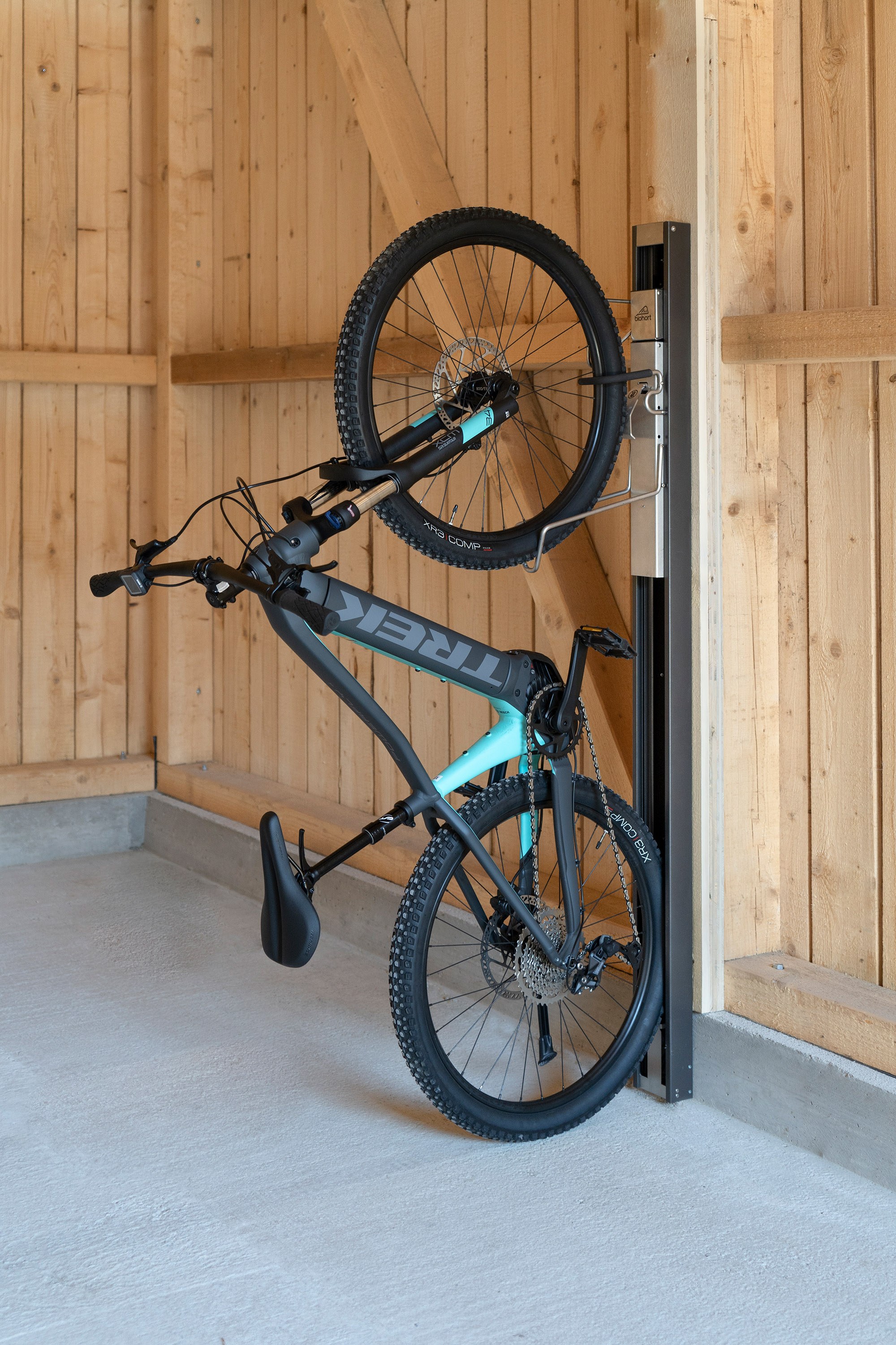 49054 Bike Lift dunkelgrau Carport Anwendungsbeispiel2