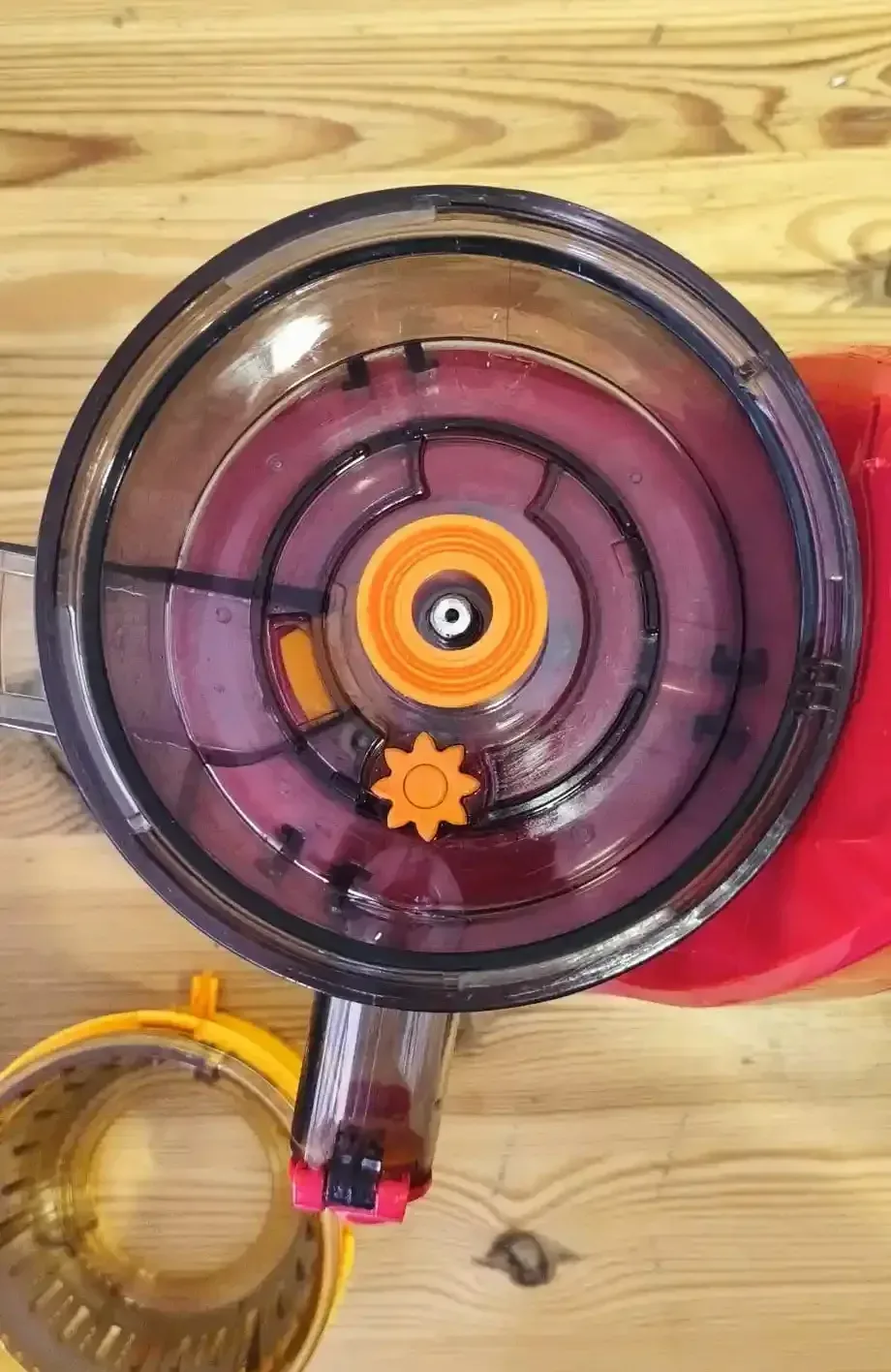 sokovnik-vervita-xxl-crveni-bubanj