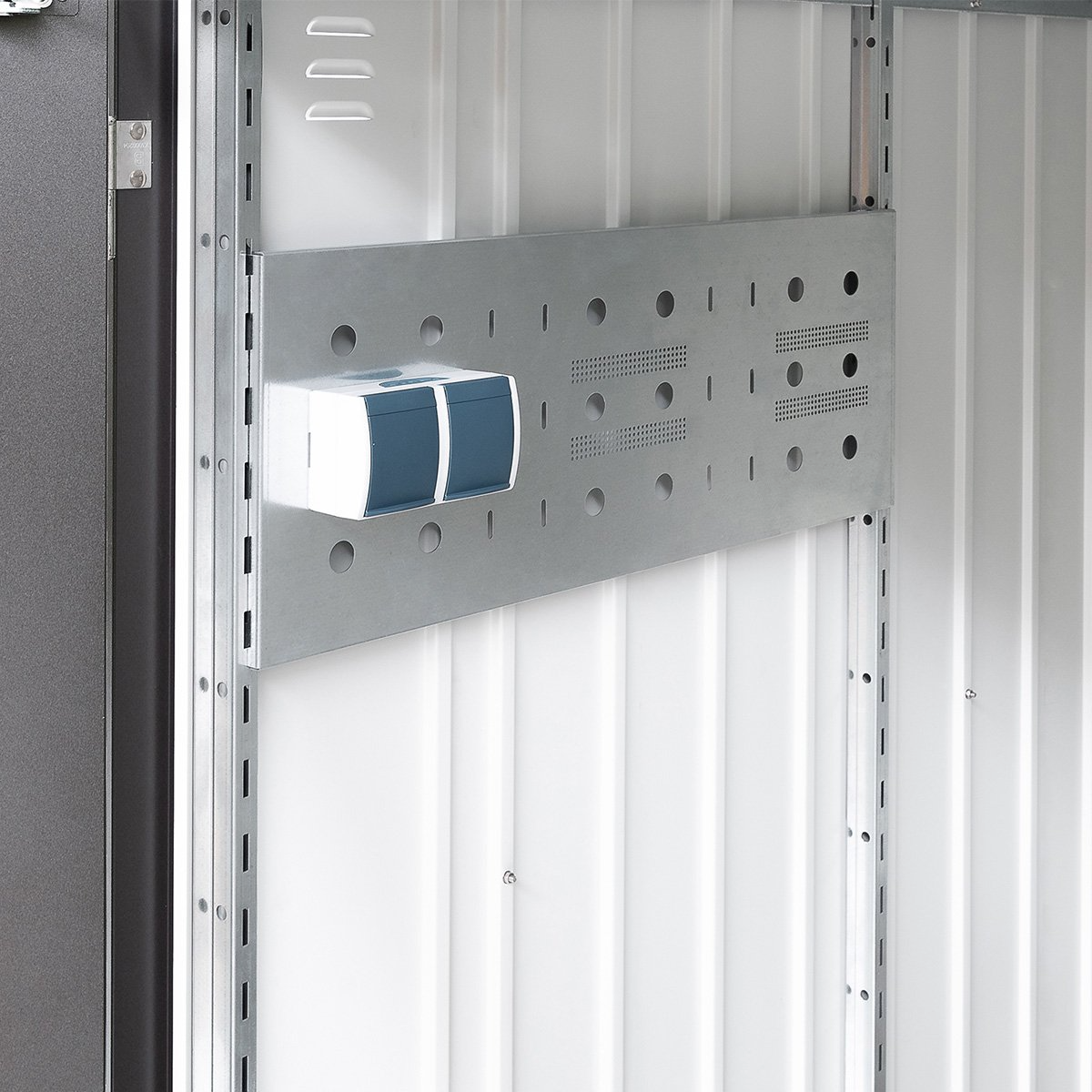 Biohort electrical mounting plate