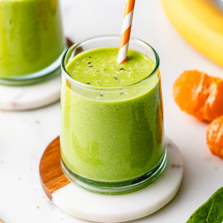 Zeleni smoothie s mandarinom i  konopljom