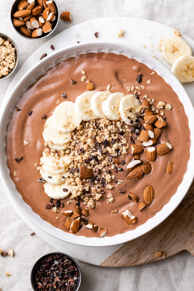 Čokoladni smoothie bowl s bademovim maslacem Čokoladni smoothie bowl s bademovim maslacem