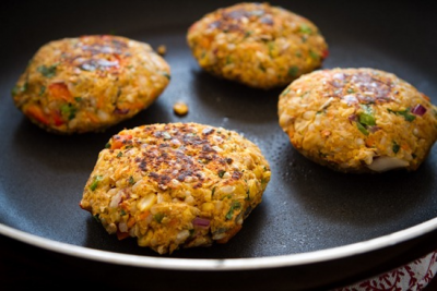 Spicy burgeri od slanutka + veganski umak Spicy burgeri od slanutka + veganski umak