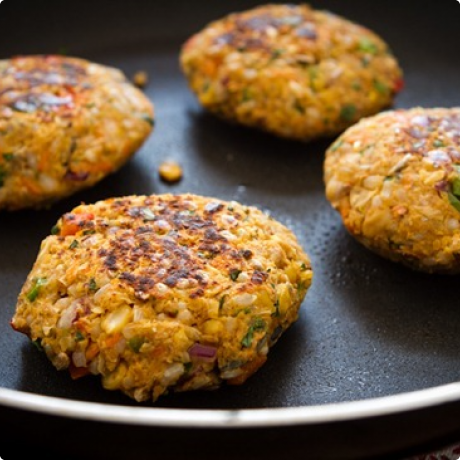 Spicy burgeri  od slanutka + veganski umak