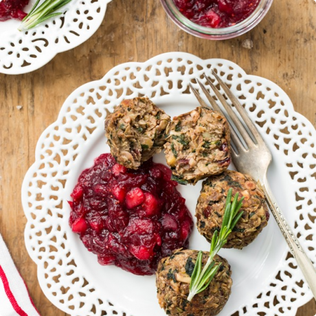 Okruglice od leće s gljivama + umak od brusnica i kruške