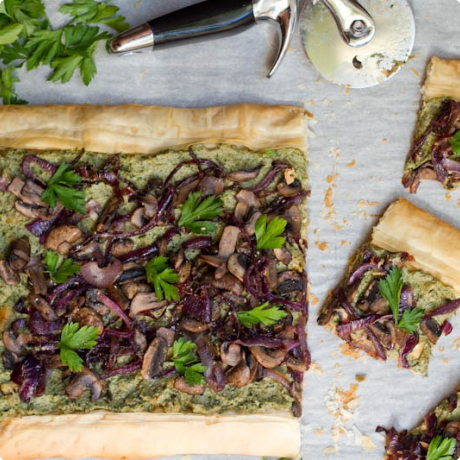 Slana pita s pestom od gljiva i oraha