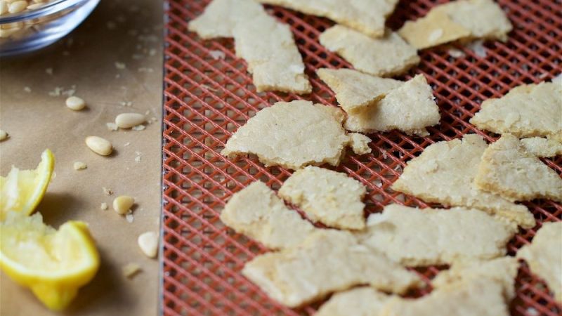 Raw ‘‘parmezan’’ od pinjola