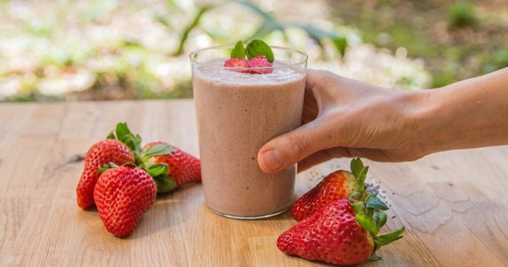 Voćni smoothie s jagodama, bananom i chiom - VerVita