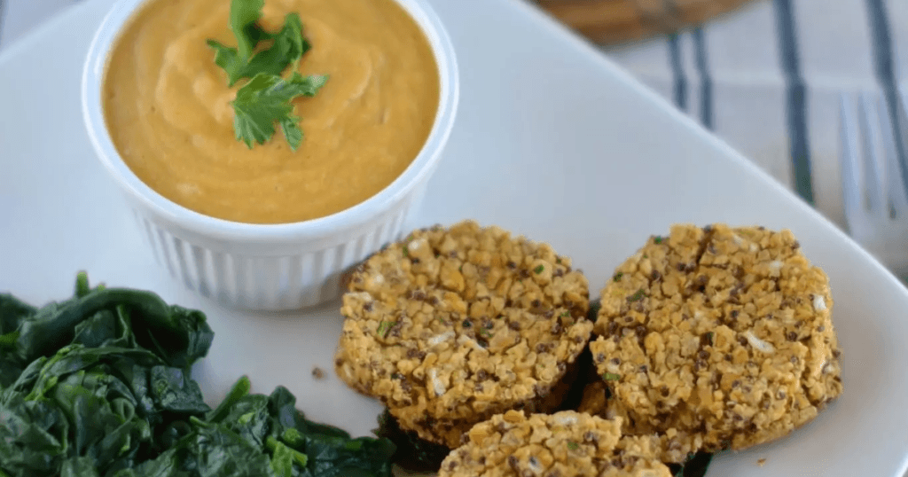 Burgeri od slanutka i kvinoje s veganskim "sirnim" umakom - VerVita