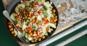 Tajlandska salata od krastavaca s pečenim začinjenim slanutkom - VerVita